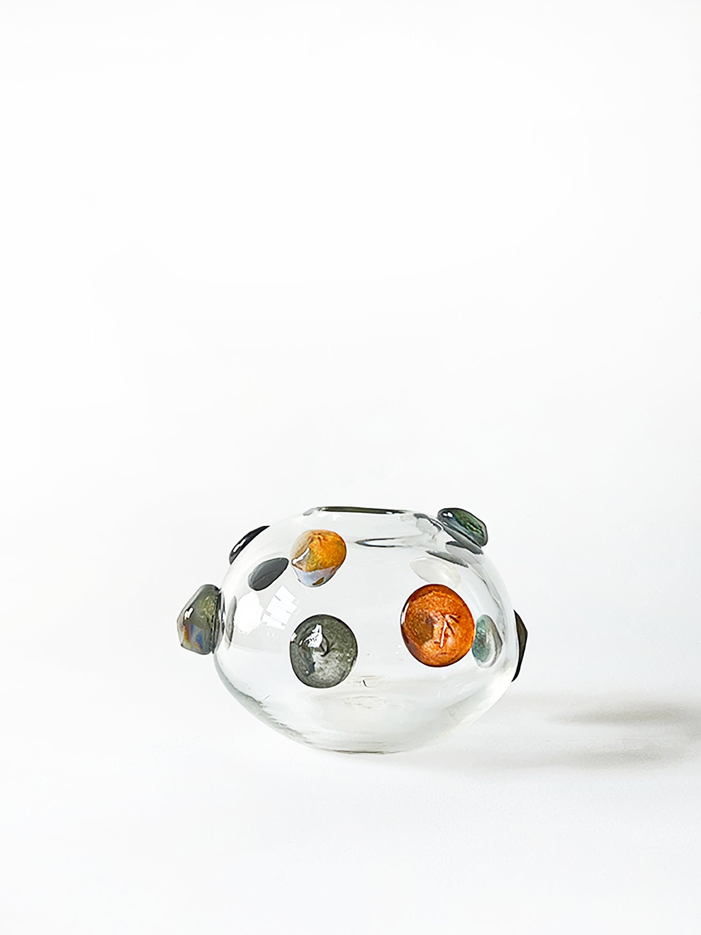 ROUNDISH ROCKS VASE