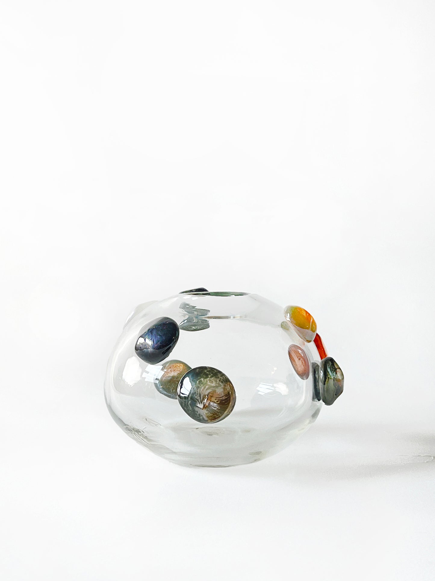 ROUNDISH ROCKS VASE